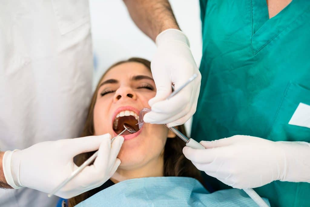 How Does A Dentist Fix A Cracked Tooth? Dr. Sarraf